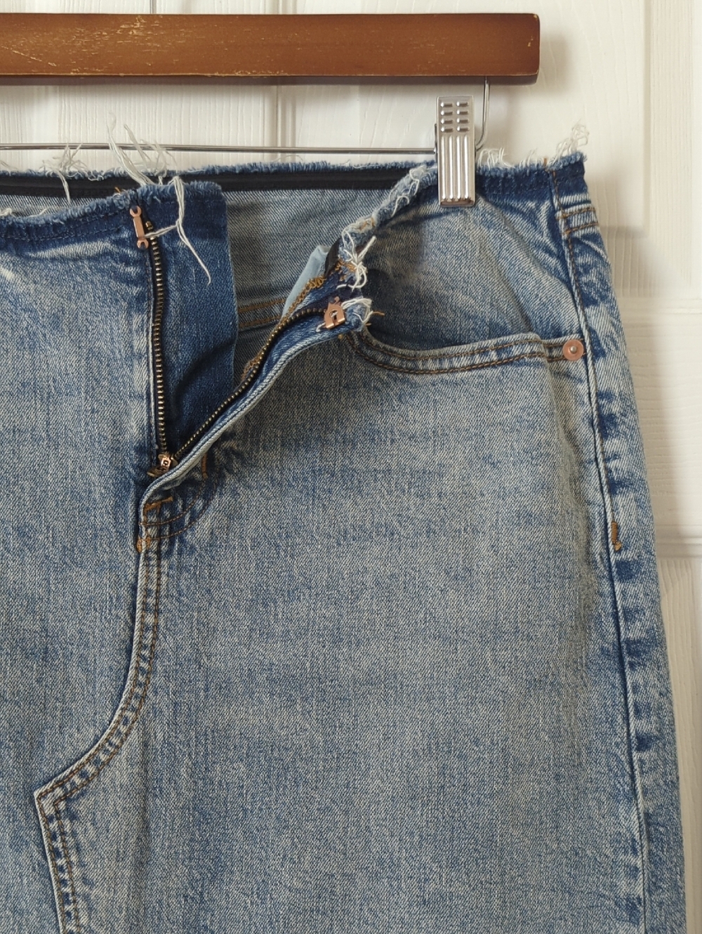 Wild Fable Classic Medium Wash Frayed Low Waisted Front Slit Denim Maxi Skirt 8 - Picture 4 of 11
